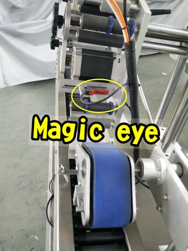 Küçük yuvarlak şişeler için yüksek hızlı Delta servo etiketleme motor sürücüsü flakon etiketleme makinesi