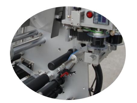 Sertifika çift katmanlı etiket etiketi ile 10ml Küçük şişe etiketleme makinesi