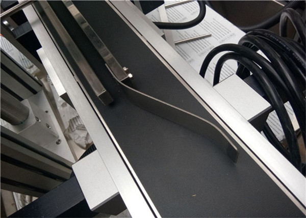 İçecek / İçecek / Günlük Kimyasal / İlaç İçin CE Üst Etiketleme Makinesi