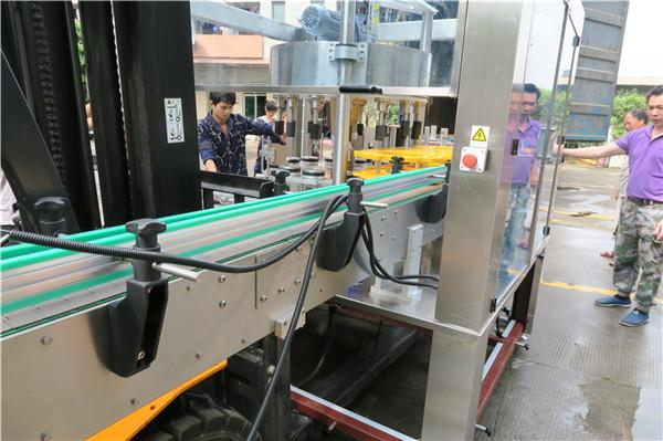 Verimli Şişe Döner Etiket Etiketleme Makinesi Ekipmanı PLC dokunmatik ekran