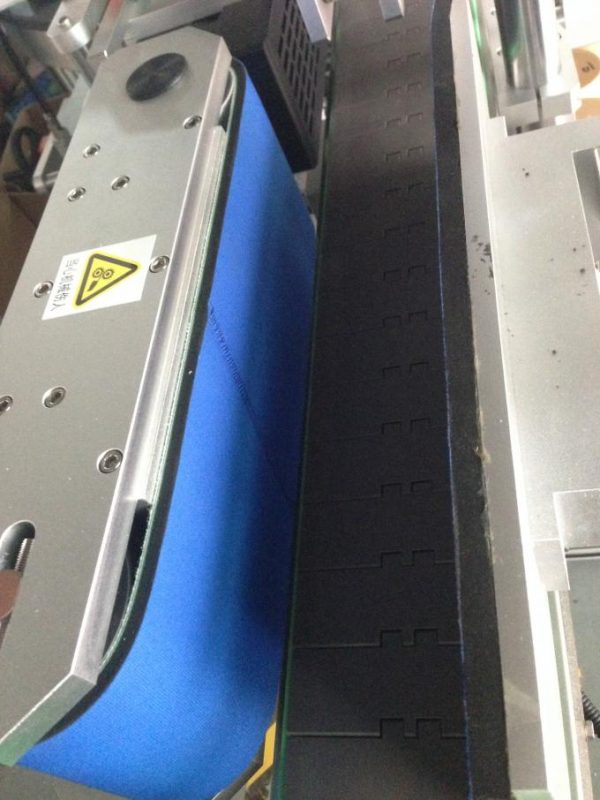 Kendinden Yapışkanlı Etiketleme Makinesi, Şişe Kapağı İçin Tek / Çift Taraflı Etiket Aplikatör Makinesi