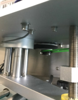 yukarı baskı mekanizması CE sertifikalı üst şişeler otomatik şişe etiketleme makinesi