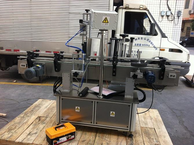 Adhesvie etiketi için Yüksek Hassasiyetli Çift Etiket Yuvarlak Şişe Etiket Etiketleme Makinesi