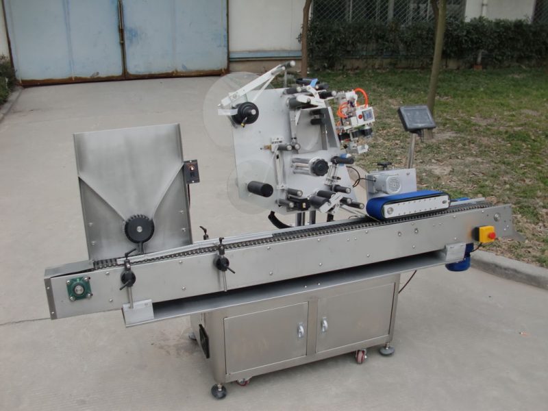 Çin Konveyör motoru HY marka flakon etiketleme makinesi, elektronik tedarikçisi için 7. pil etiket etiket makinesi