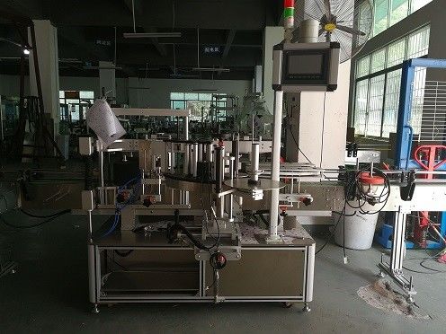 Çin Çift Taraflı Plastik Şişe Etiketleme Makinesi / Otomatik Şişe Etiketleme tedarikçisi